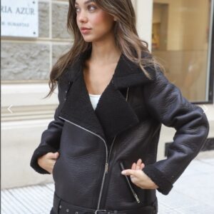 GAMULAN OVERSIZE CON PIEL Y DETALLES de CUERO